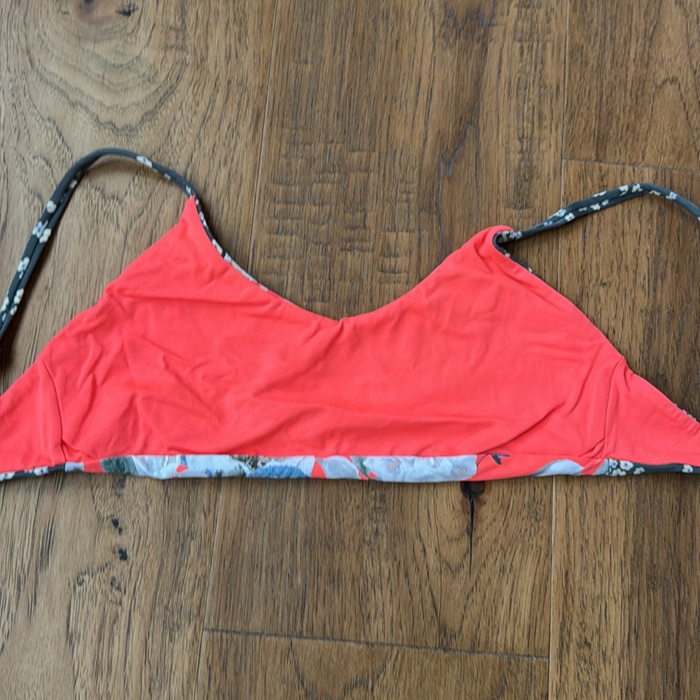 NEOT MAAJI BIKINI TOP SIZE SMALL - Picture 3 of 3